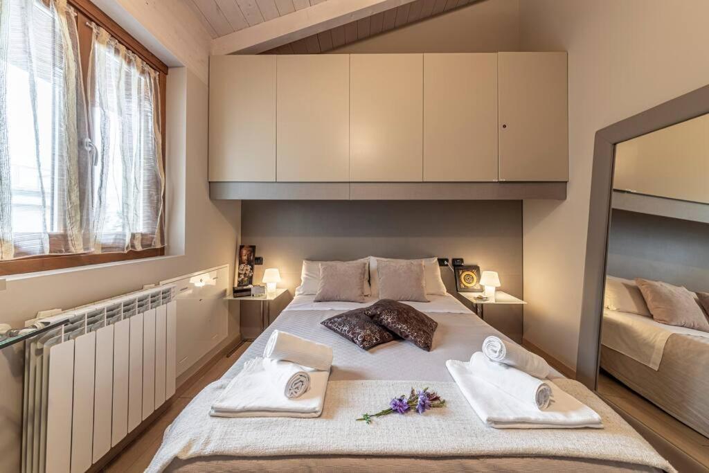 La Dolce Vita - Vista Lago E Piscina Parzanica ภายนอก รูปภาพ