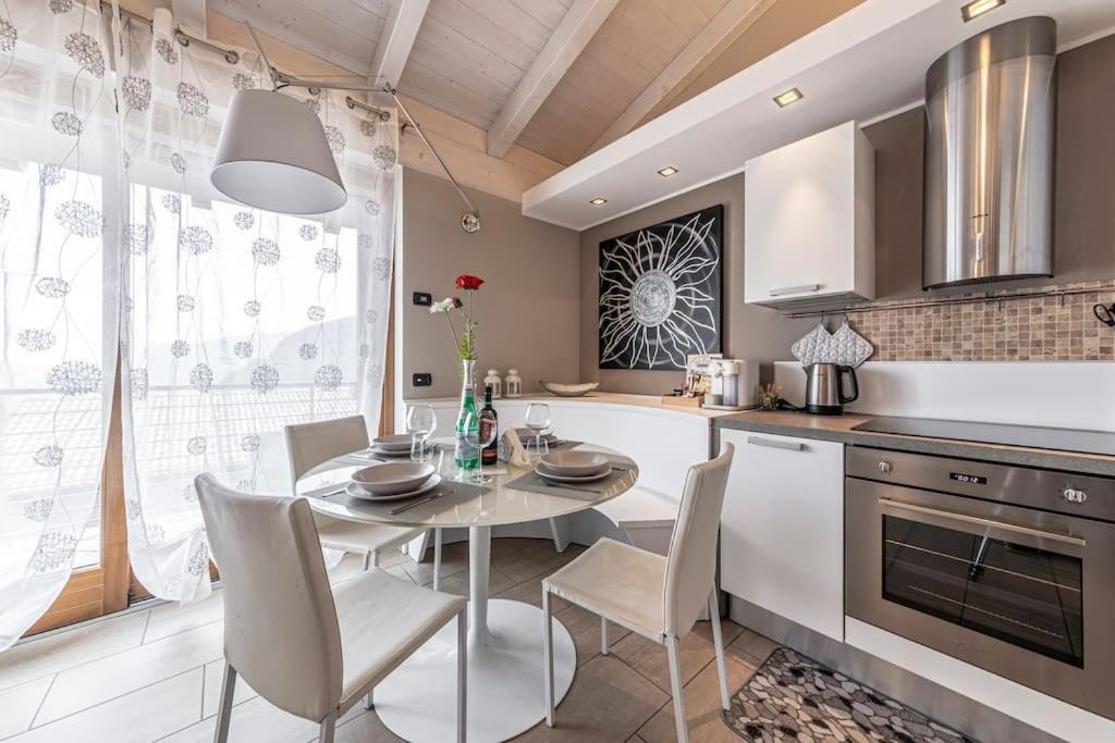La Dolce Vita - Vista Lago E Piscina Parzanica ภายนอก รูปภาพ