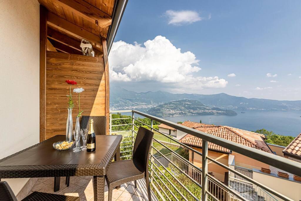 La Dolce Vita - Vista Lago E Piscina Parzanica ภายนอก รูปภาพ