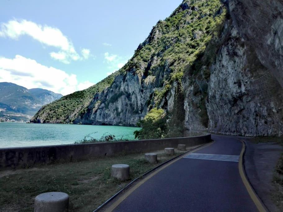 La Dolce Vita - Vista Lago E Piscina Parzanica ภายนอก รูปภาพ